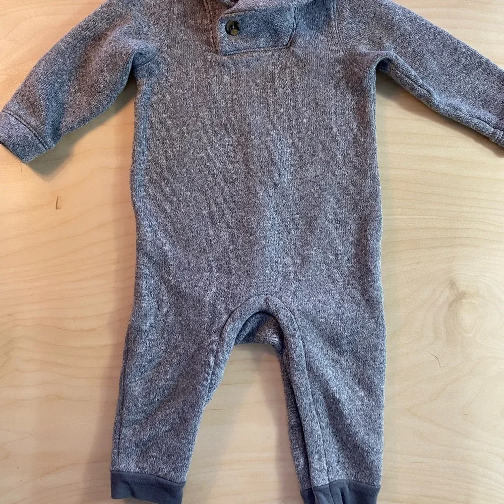Old Navy One Piece Body Suit size 18-24 months (DE)